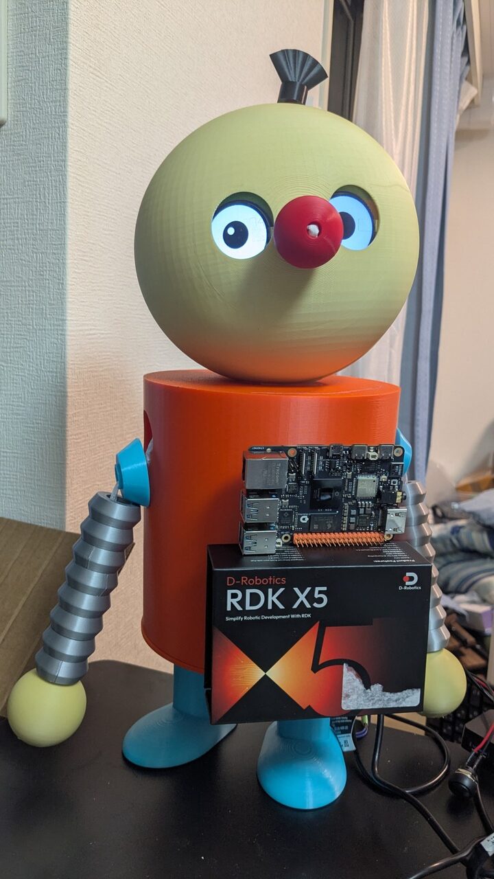 RDK X5 を抱えたコミュニケーションロボット「コロスケ」